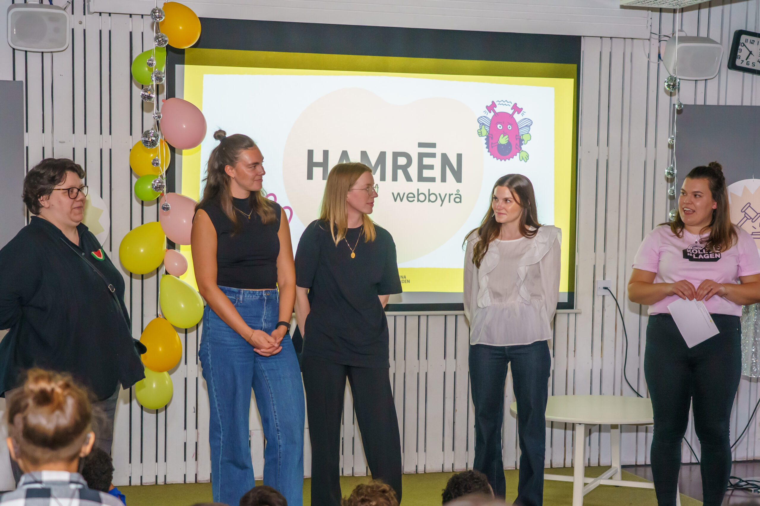 Hamrén presenterar sitt arbete med Koll på Lagen Junior.